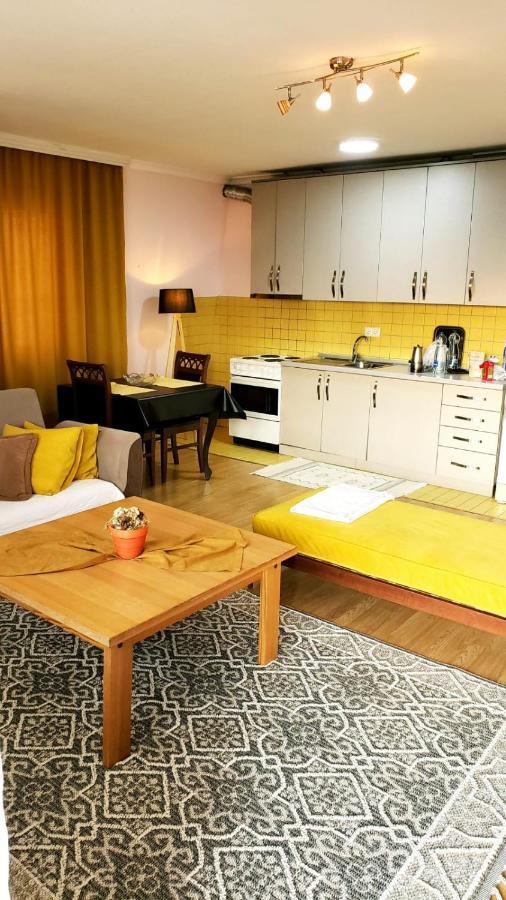Gorgeous Apartment With City View In The City Center Pristina Exterior foto